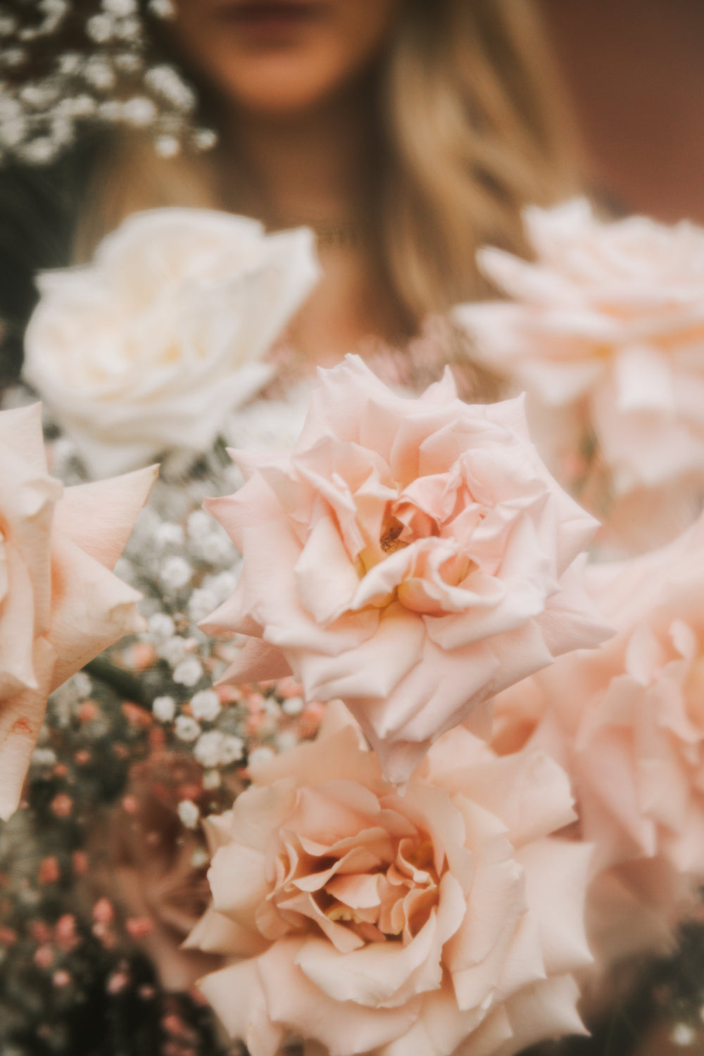 Bouquet di fiori rosa e bianchi di The Appuntamento